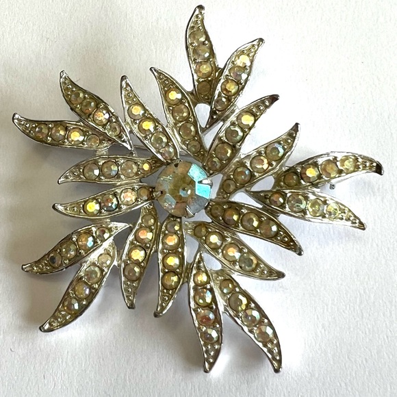 Sarah Coventry Vintage Starburst Rhinestone Pin Silver Tone - Picture 1 of 10